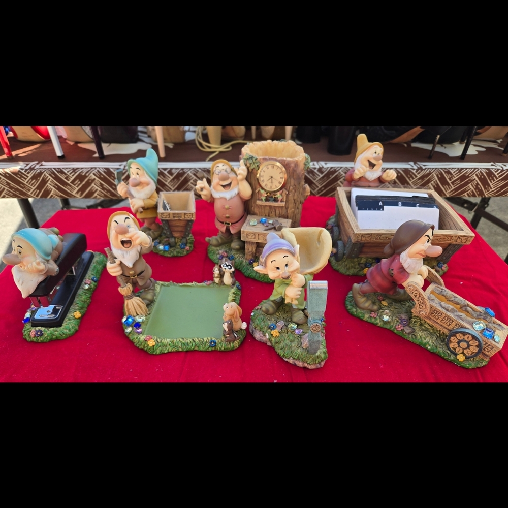 Snow White and the Seven Dwarfs Figurine Functional Desk Set